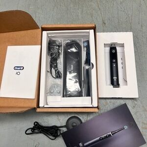 Oral-B iO Black Electric Toothbrush Set